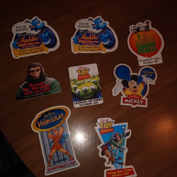 Disney Movies pin Back Buttons - Picture 1 of 7